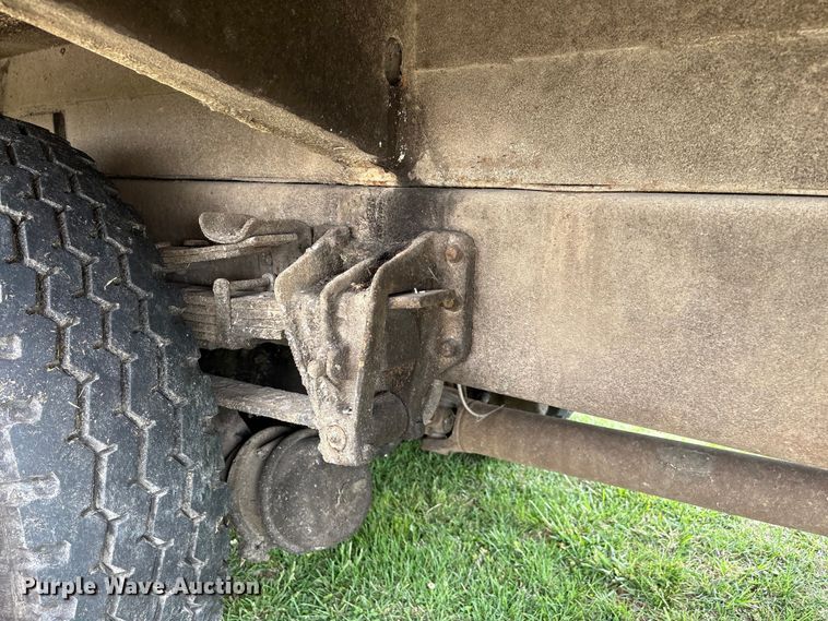 image for item EW1516 2001 International 4900 refuse truck