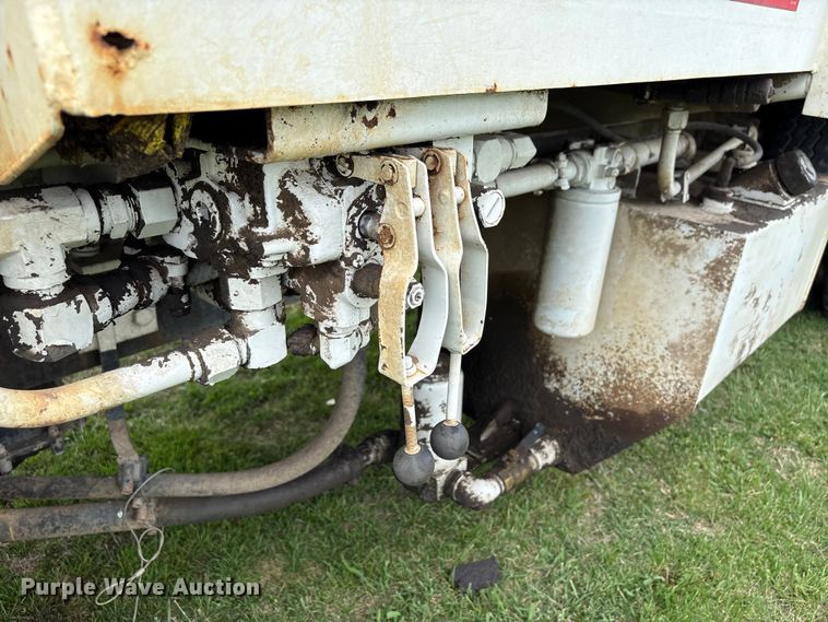 image for item EW1516 2001 International 4900 refuse truck