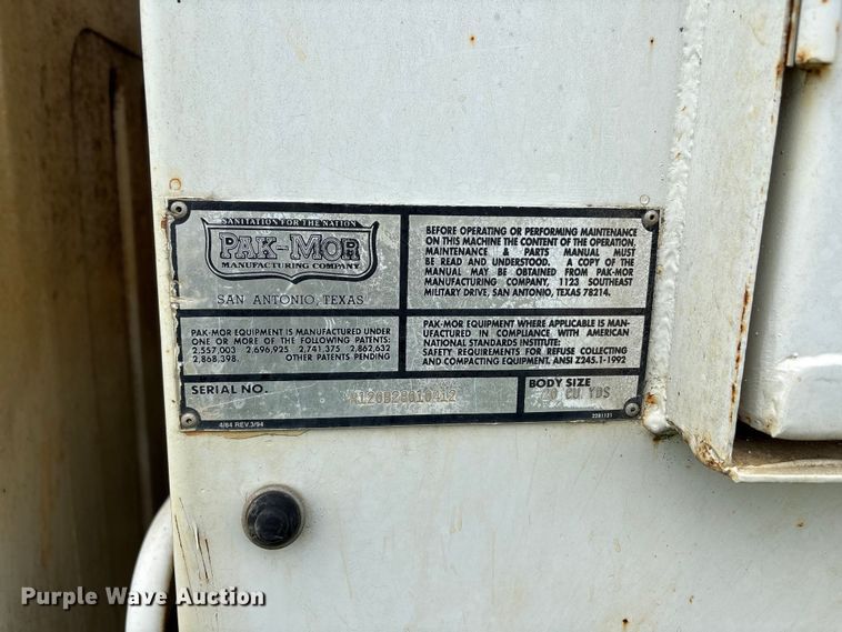 image for item EW1516 2001 International 4900 refuse truck