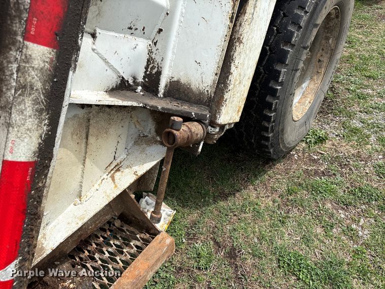 image for item EW1516 2001 International 4900 refuse truck