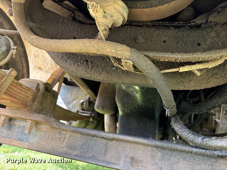 image for item EW1516 2001 International 4900 refuse truck