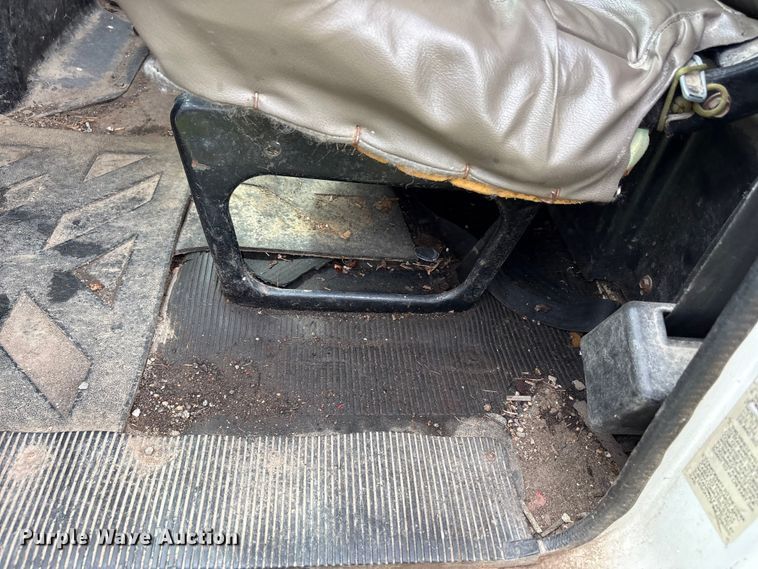 image for item EW1516 2001 International 4900 refuse truck