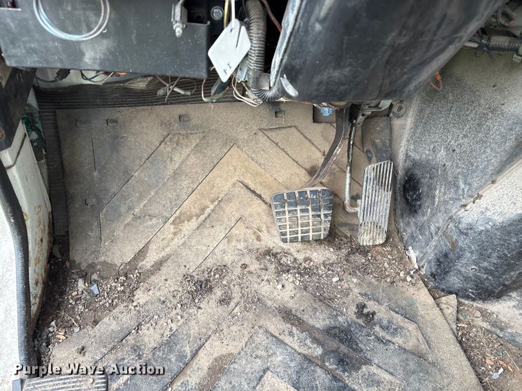 image for item EW1516 2001 International 4900 refuse truck