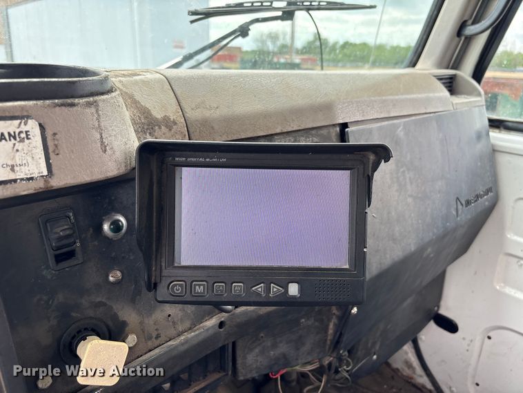 image for item EW1516 2001 International 4900 refuse truck