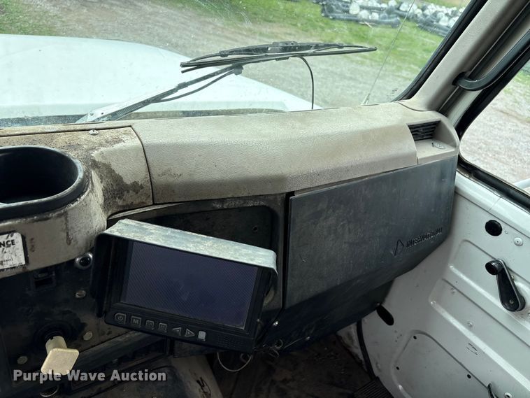 image for item EW1516 2001 International 4900 refuse truck