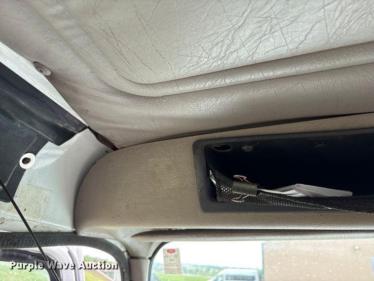 image for item EW1516 2001 International 4900 refuse truck