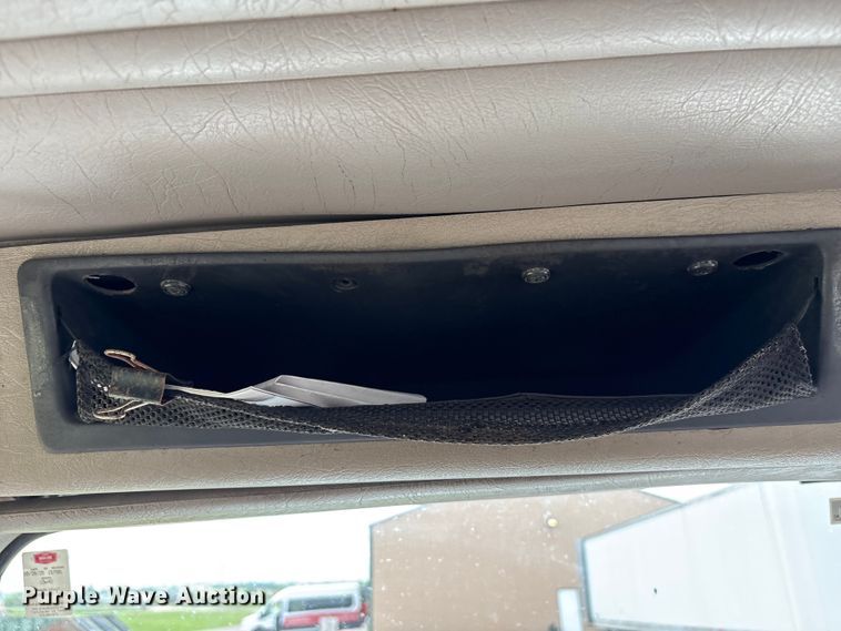 image for item EW1516 2001 International 4900 refuse truck