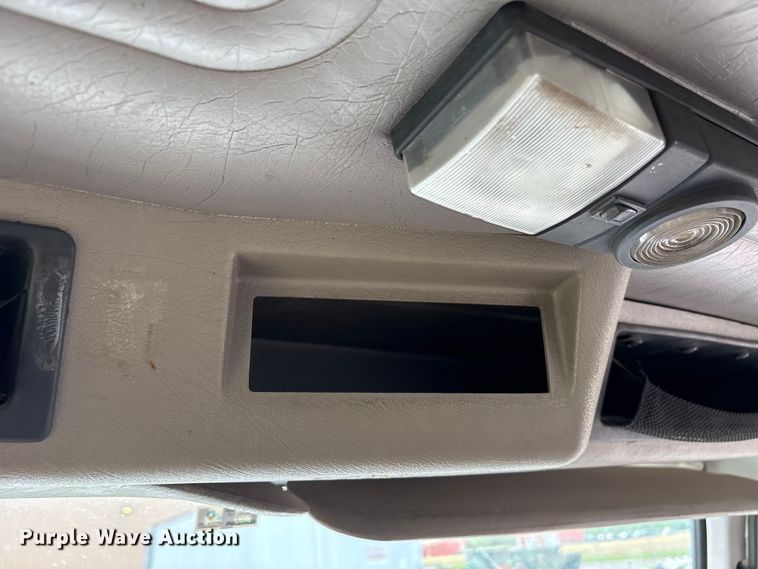 image for item EW1516 2001 International 4900 refuse truck