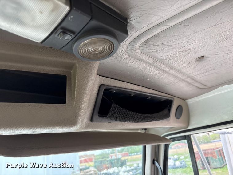 image for item EW1516 2001 International 4900 refuse truck