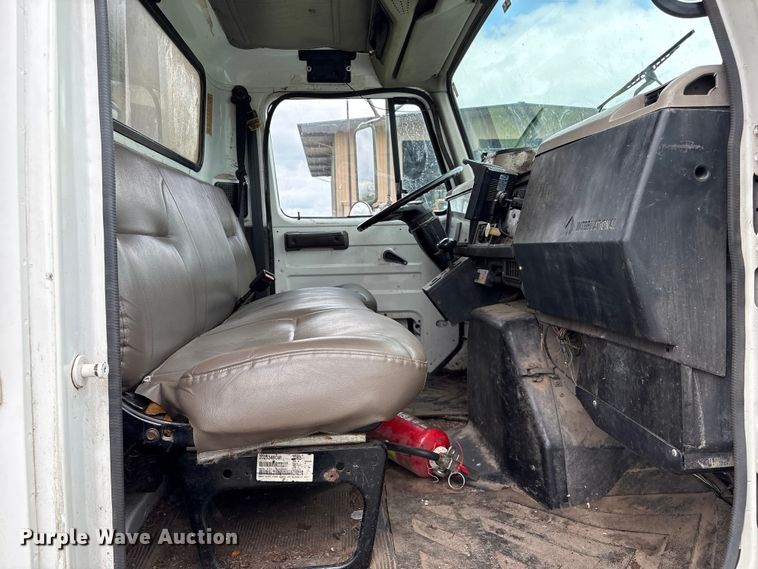 image for item EW1516 2001 International 4900 refuse truck