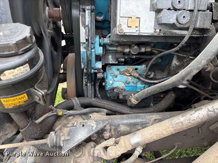 image for item EW1516 2001 International 4900 refuse truck