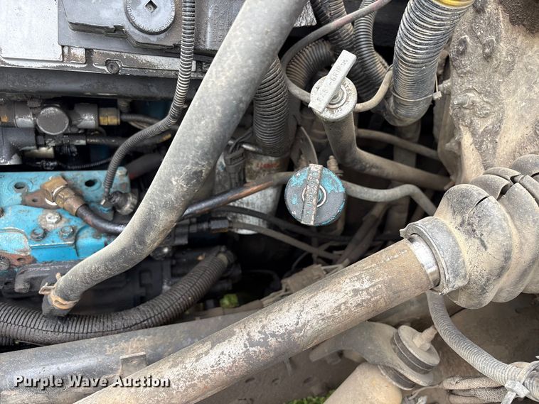 image for item EW1516 2001 International 4900 refuse truck