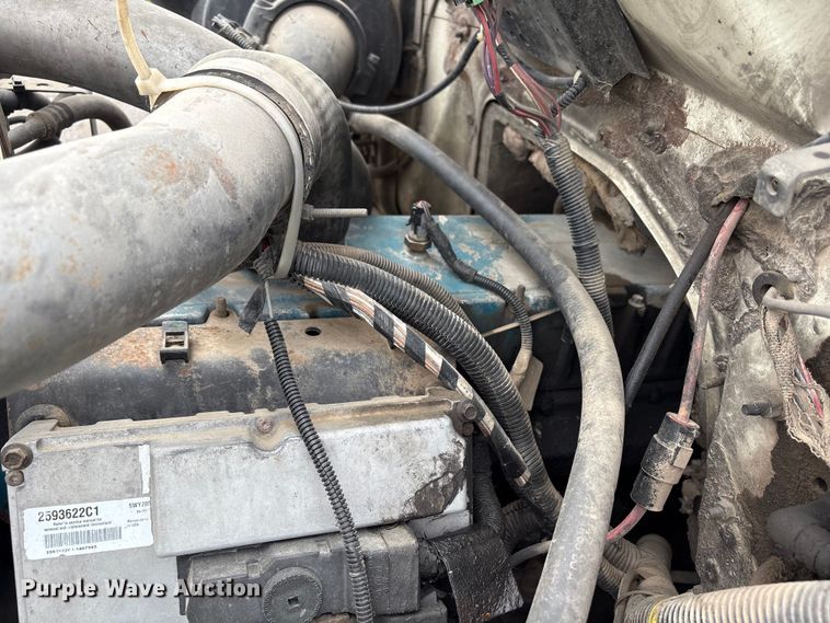 image for item EW1516 2001 International 4900 refuse truck