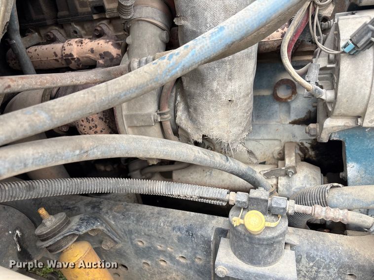 image for item EW1516 2001 International 4900 refuse truck