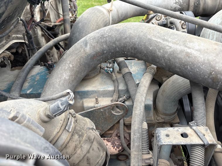 image for item EW1516 2001 International 4900 refuse truck