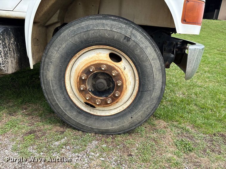 image for item EW1516 2001 International 4900 refuse truck