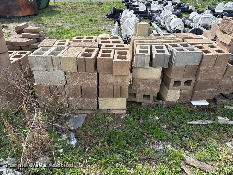 image for item EW1523 Approximately 300 concrete blocks