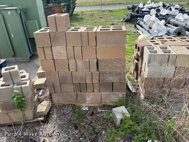 image for item EW1523 Approximately 300 concrete blocks