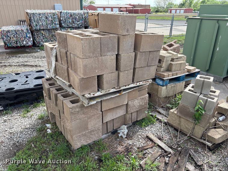 image for item EW1523 Approximately 300 concrete blocks
