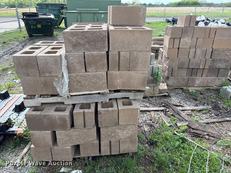 image for item EW1523 Approximately 300 concrete blocks