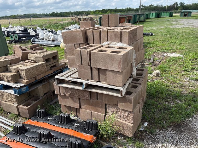 image for item EW1523 Approximately 300 concrete blocks