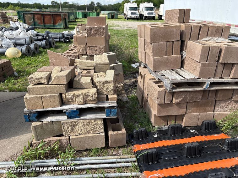 image for item EW1523 Approximately 300 concrete blocks