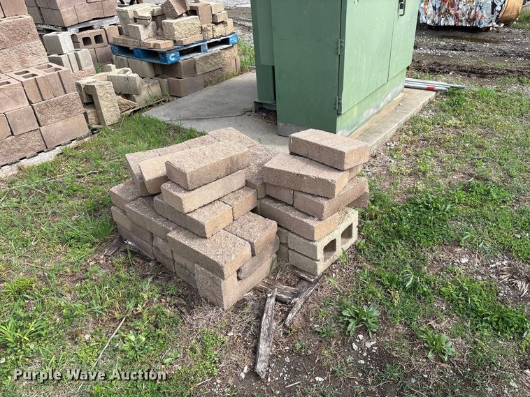 image for item EW1523 Approximately 300 concrete blocks