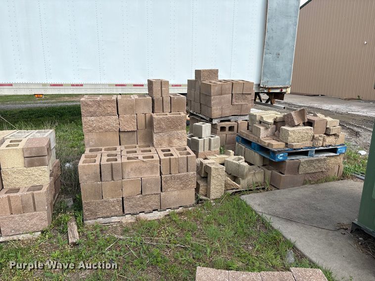 image for item EW1523 Approximately 300 concrete blocks