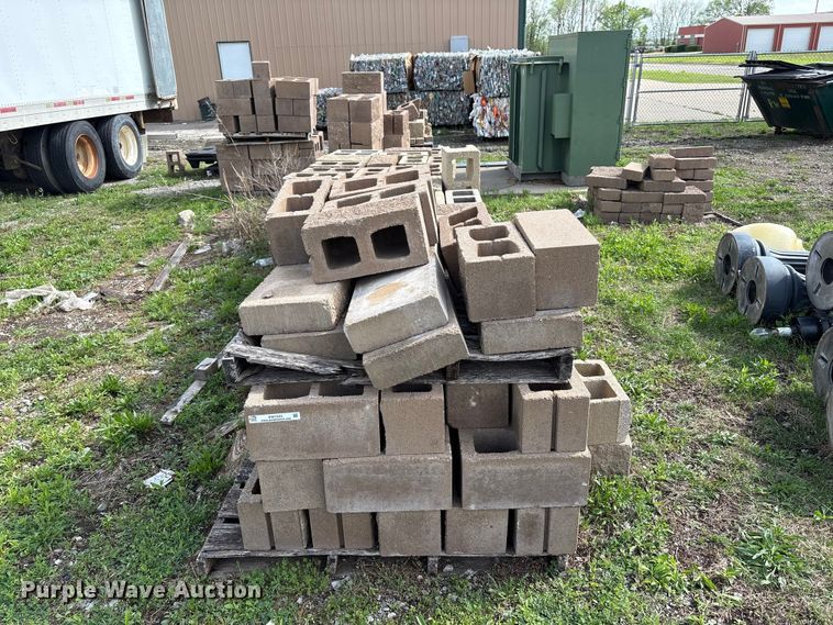 image for item EW1523 Approximately 300 concrete blocks