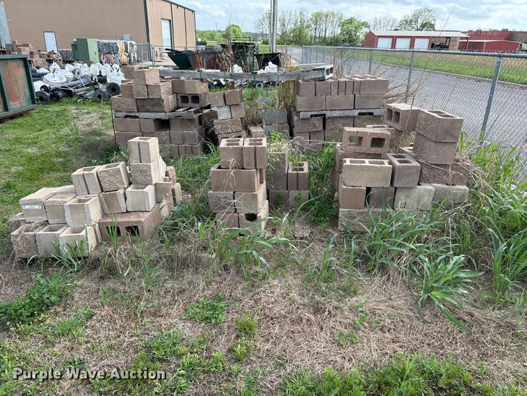 image for item EW1524 Approximately 150 concrete blocks