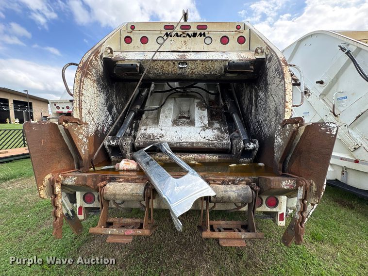 image for item EW1525 2014 Freightliner Business Class M2 refuse truck
