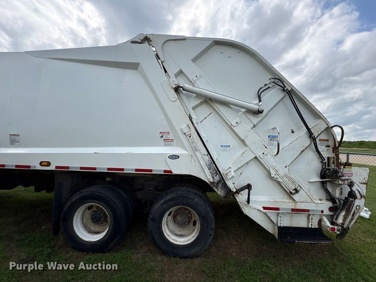 image for item EW1525 2014 Freightliner Business Class M2 refuse truck