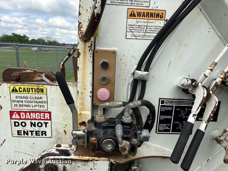 image for item EW1525 2014 Freightliner Business Class M2 refuse truck