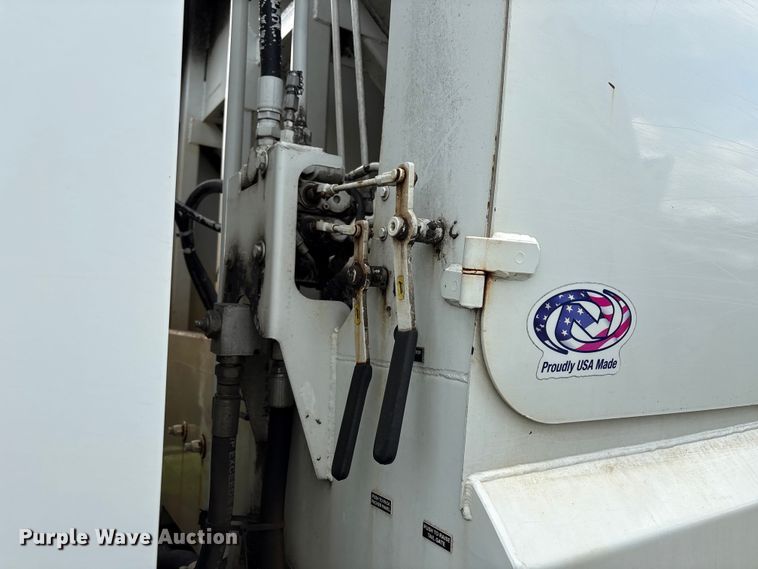 image for item EW1525 2014 Freightliner Business Class M2 refuse truck