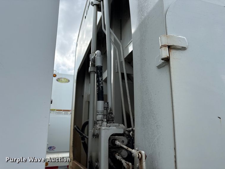 image for item EW1525 2014 Freightliner Business Class M2 refuse truck