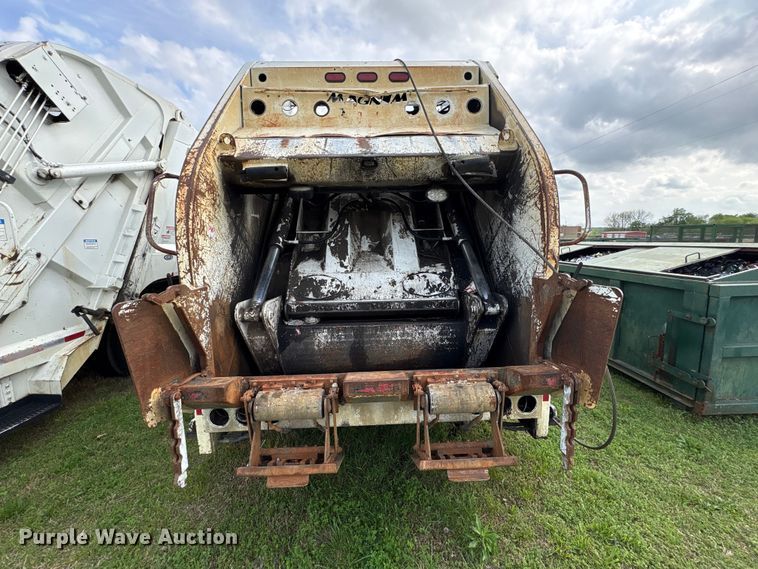 image for item EW1526 2014 Freightliner Business Class M2 refuse truck