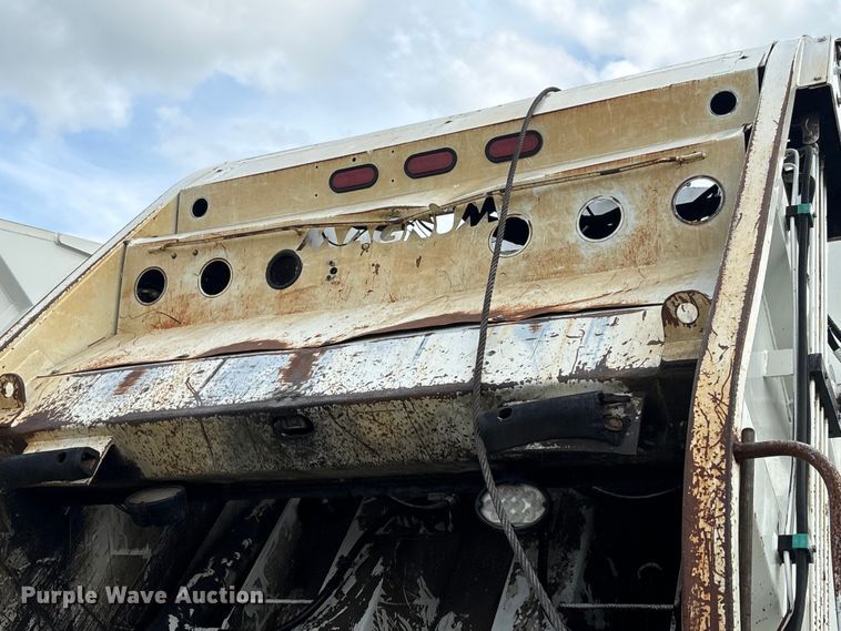 image for item EW1526 2014 Freightliner Business Class M2 refuse truck