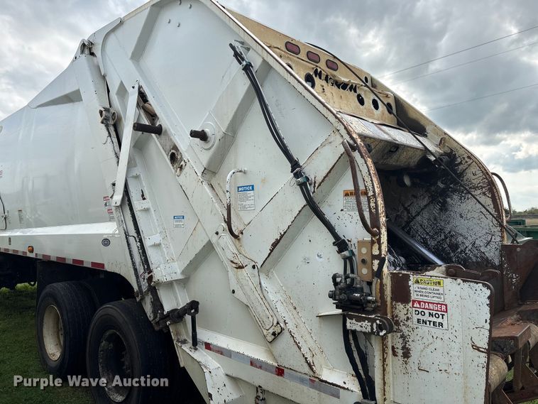 image for item EW1526 2014 Freightliner Business Class M2 refuse truck