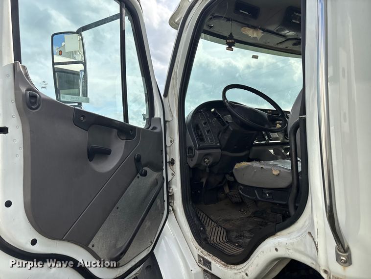 image for item EW1526 2014 Freightliner Business Class M2 refuse truck