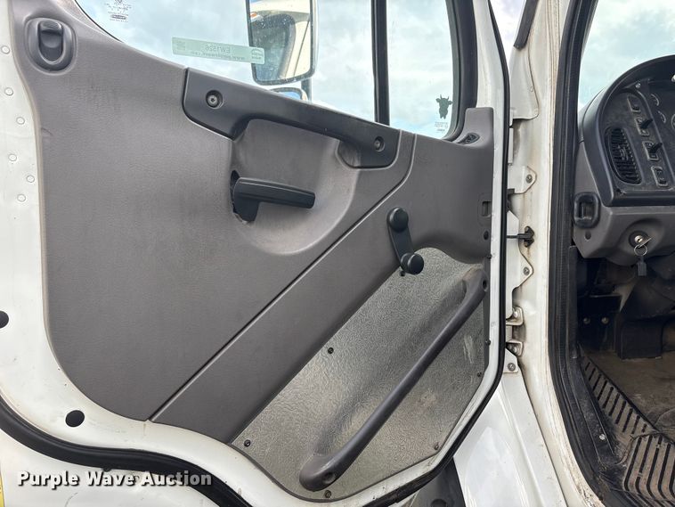 image for item EW1526 2014 Freightliner Business Class M2 refuse truck