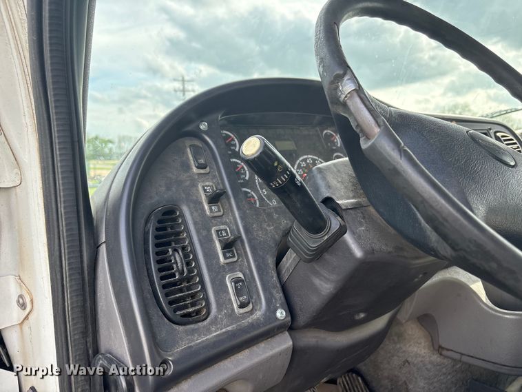 image for item EW1526 2014 Freightliner Business Class M2 refuse truck