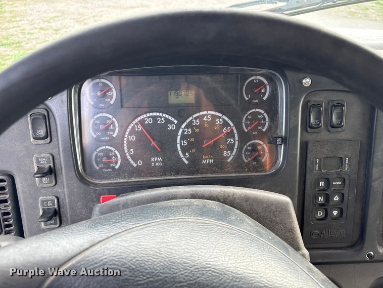 image for item EW1526 2014 Freightliner Business Class M2 refuse truck