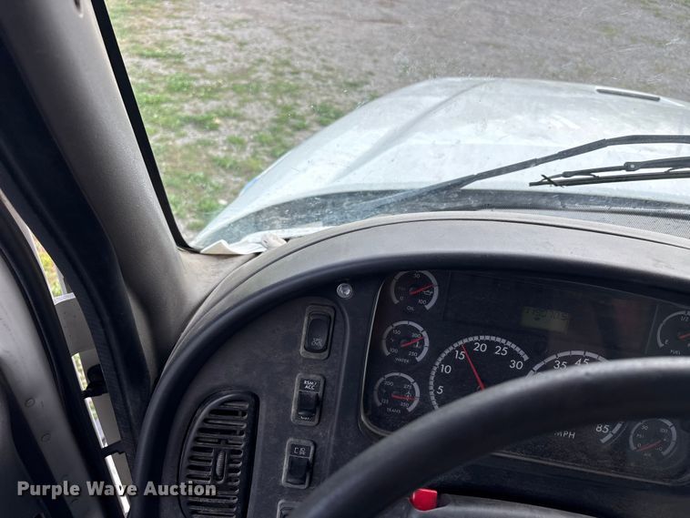 image for item EW1526 2014 Freightliner Business Class M2 refuse truck