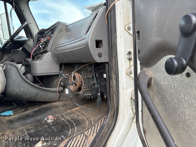 image for item EW1526 2014 Freightliner Business Class M2 refuse truck