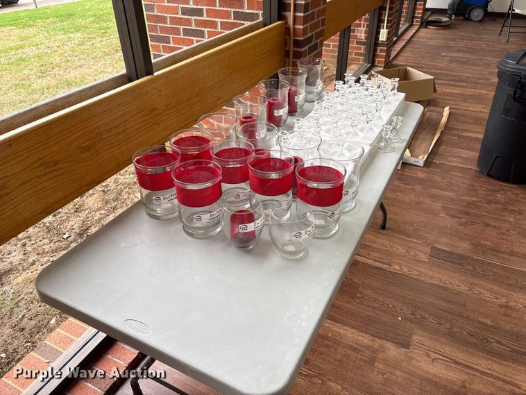 image for item EW1533 Glass decor