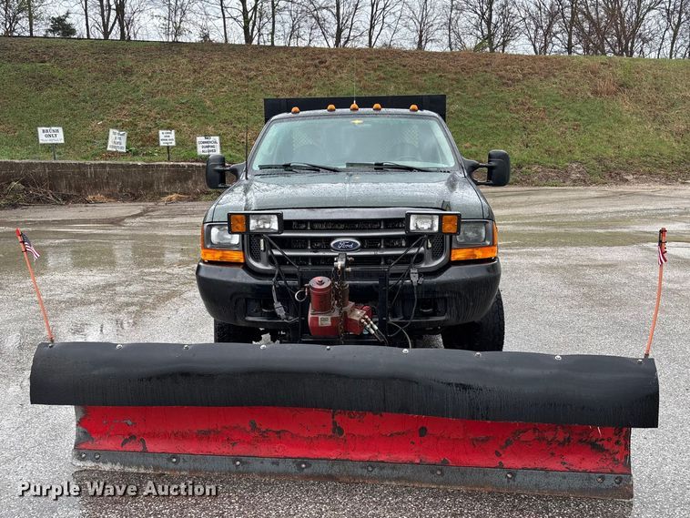 image for item FB3350 2000 Ford F350 Super Duty flatbed pickup truck