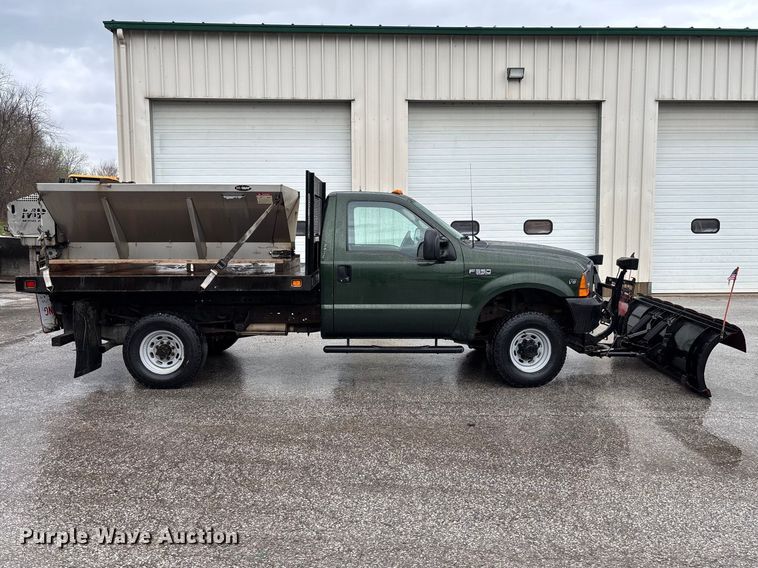 image for item FB3350 2000 Ford F350 Super Duty flatbed pickup truck