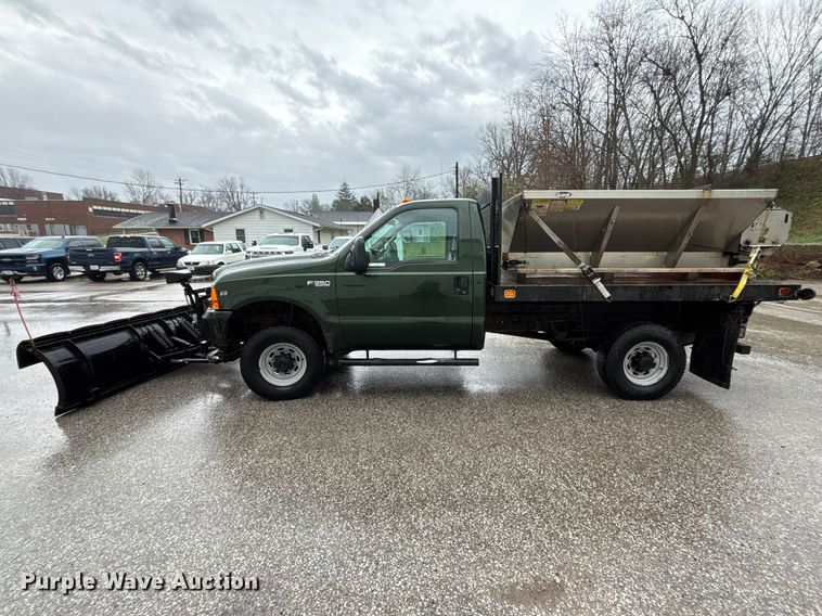 image for item FB3350 2000 Ford F350 Super Duty flatbed pickup truck