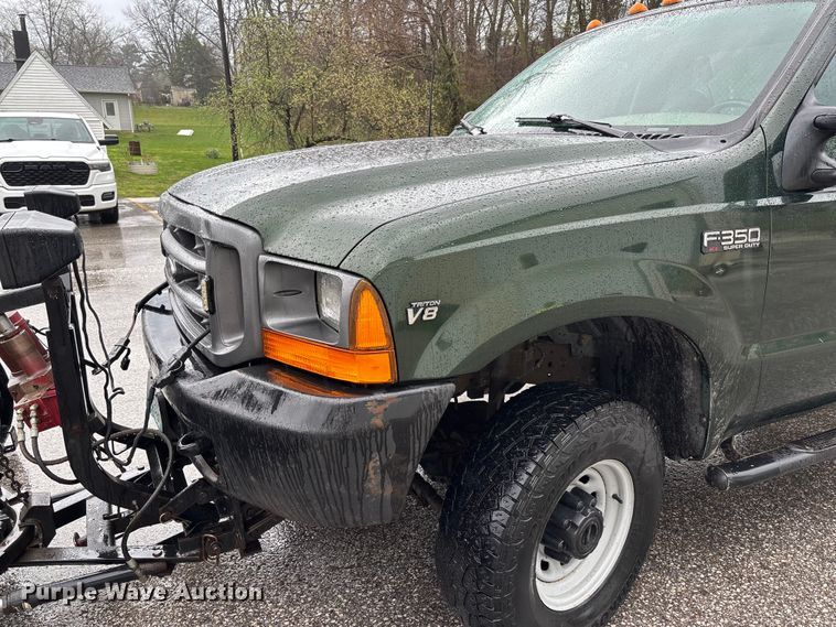 image for item FB3350 2000 Ford F350 Super Duty flatbed pickup truck