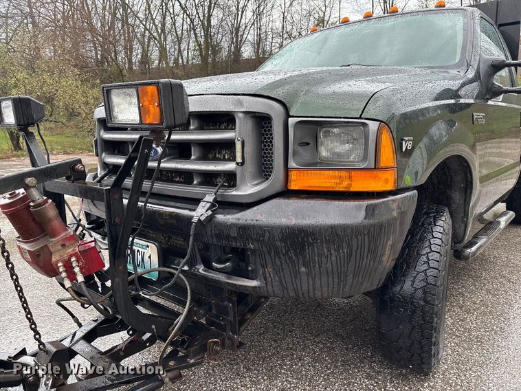 image for item FB3350 2000 Ford F350 Super Duty flatbed pickup truck